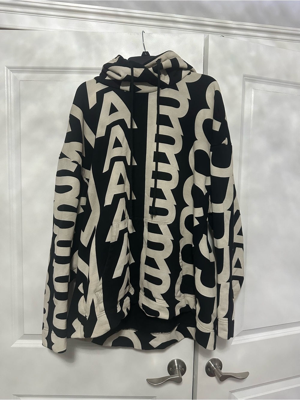 Marc Jacobs Black and Cream Logo-Pattern Hoodie - Picture 3 of 6